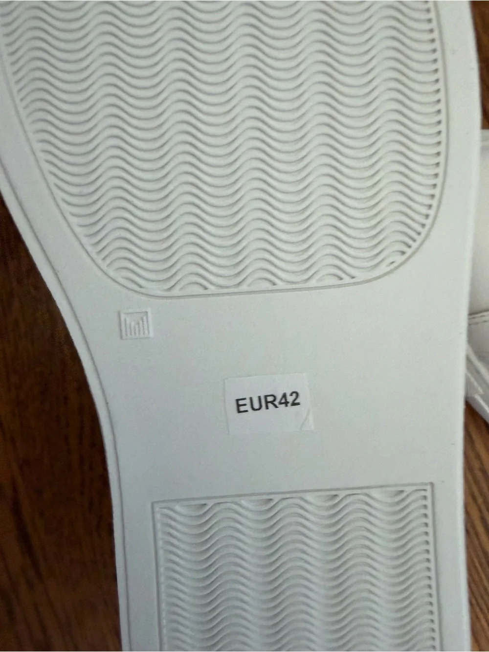 Common Projects White Leather Low-Top Sneakers